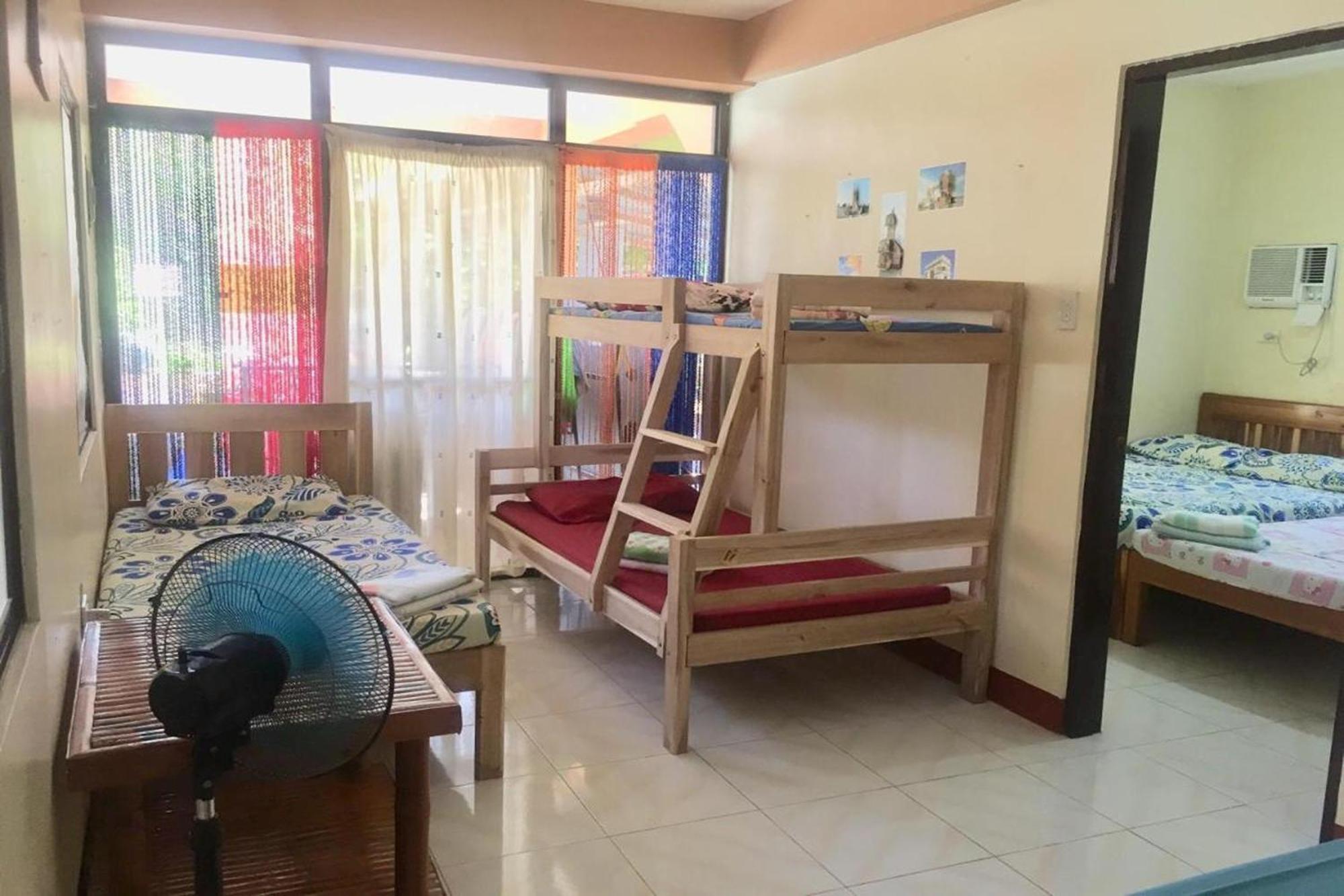 Larosa Hostel Puerto Princesa Екстериор снимка