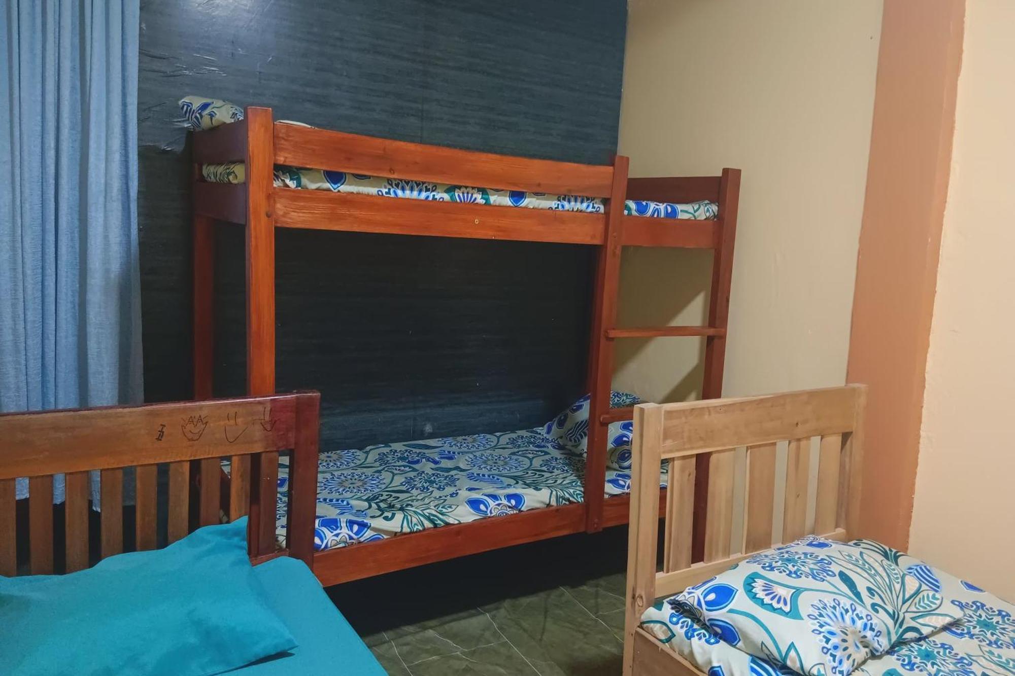 Larosa Hostel Puerto Princesa Екстериор снимка